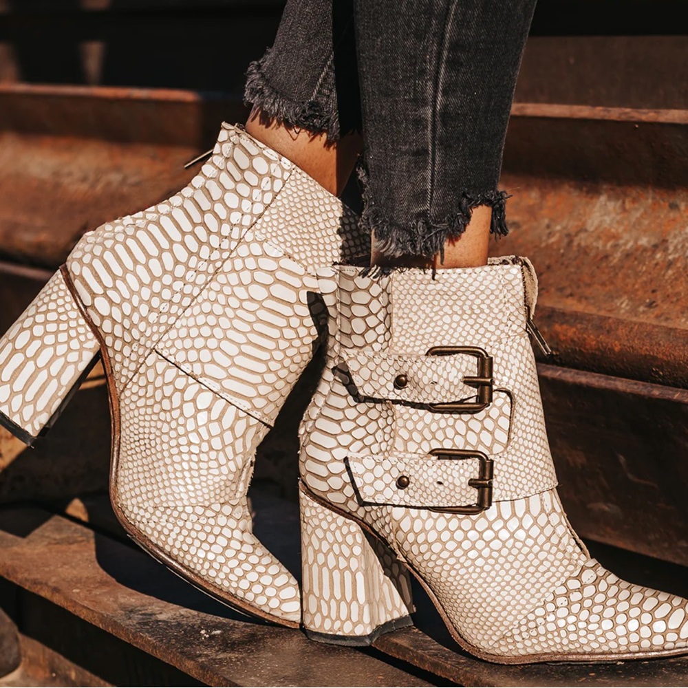 FREEBIRD Joey White Booties